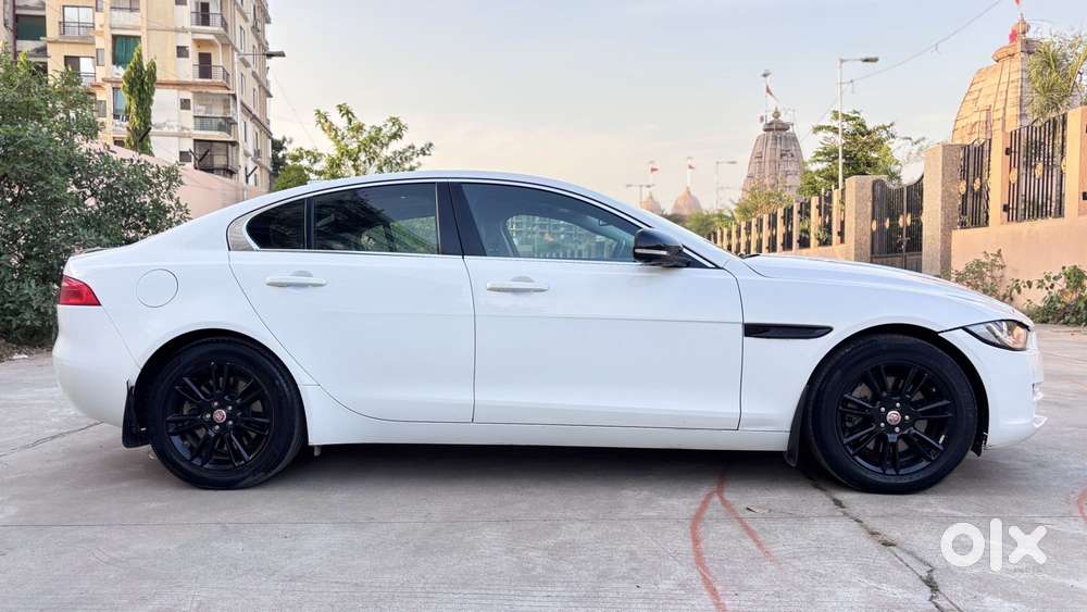 Jaguar Xe Portfolio, 2017, Petrol