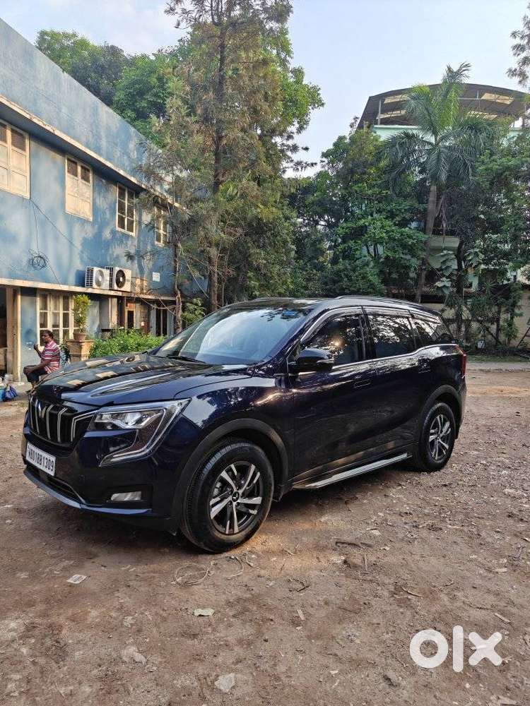 Mahindra Xuv700 2.0 Ax 5 Petrol Mt 7 Str, 2025, Petrol