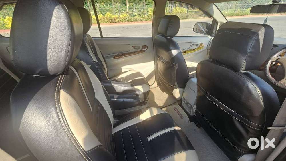 Toyota Innova 2.5 Gx 7 Seater Bs Iv, 2010, Diesel