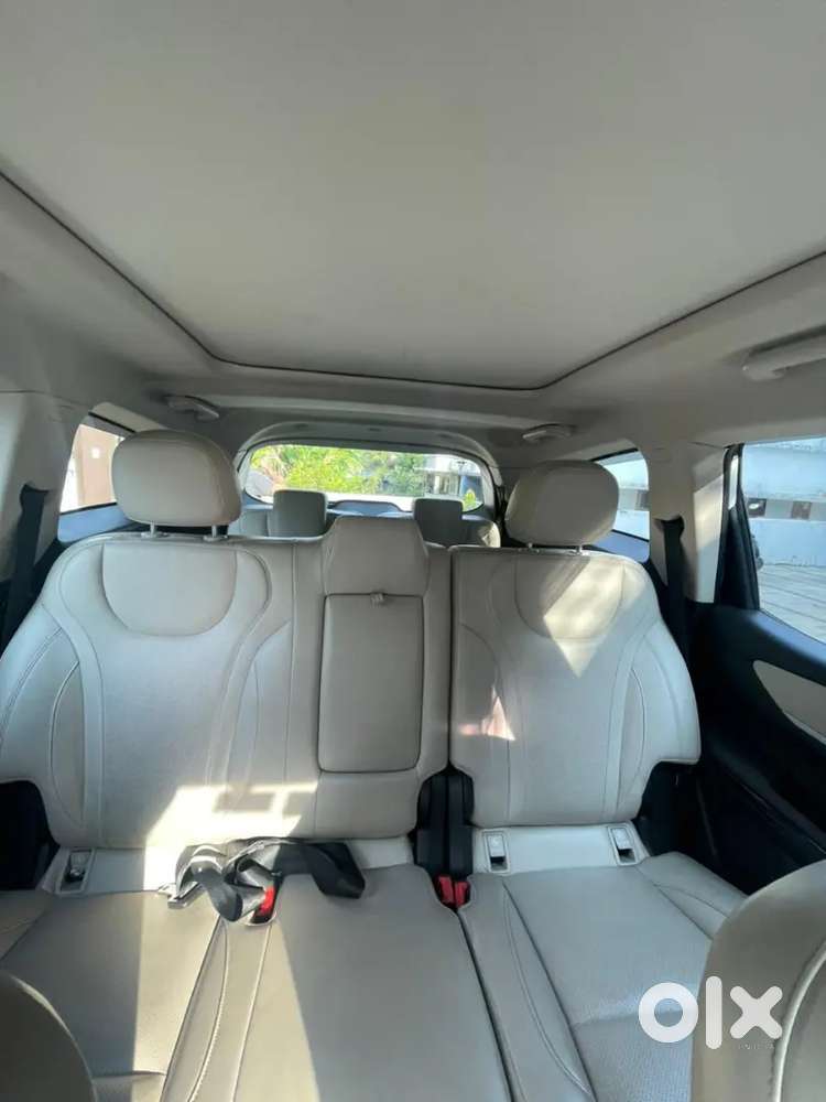 Mahindra Xuv700 2022 Diesel Well Maintained