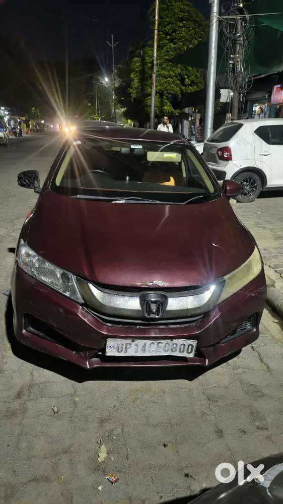Well Maintained Car With 25+ Average