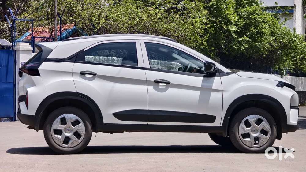 Tata Nexon Smart Plus S 1.2 Revotron Petrol 5 Mt, 2025, Petrol
