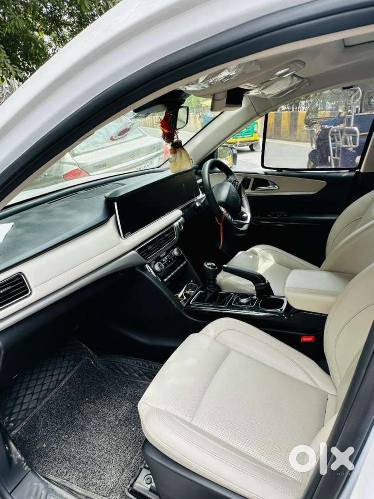 Mahindra Xuv700 Petrol 8000 Km Driven
