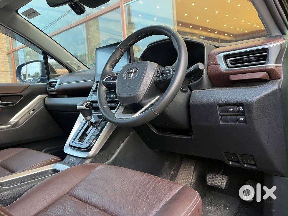 Toyota Innova Hycross 2.0 Zx (o) Hybrid 7 Str, 2025, Petrol