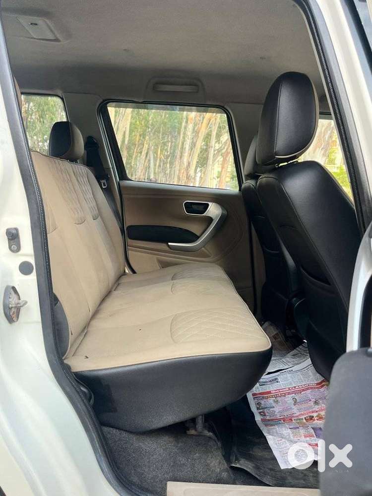 Mahindra Tuv 300 T10, 2018, Diesel