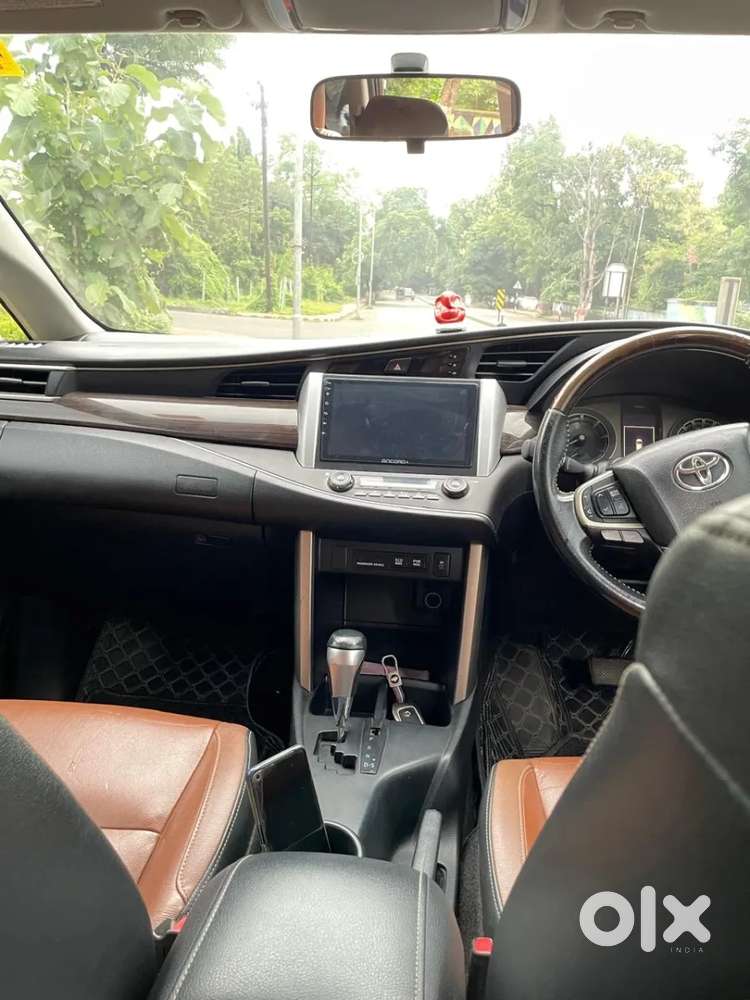 Toyota Innova Crysta 2.8 Zx At 7 Seater, 2016, Diesel