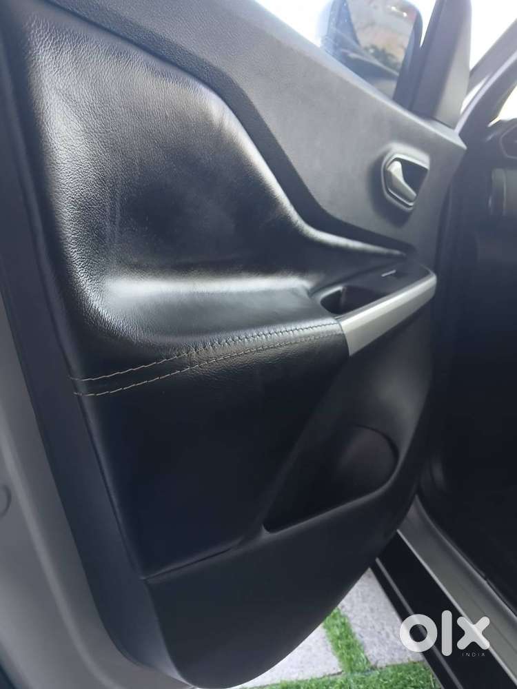 Nissan Magnite 1.0 Xv Premium Turbo Cvt (0), Top Variant