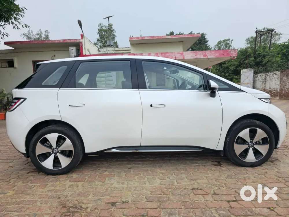 Mg Windsor Ev 2025 Electric Well Maintained