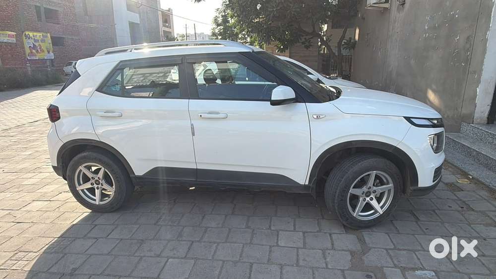 Hyundai Venue Petrol 2023