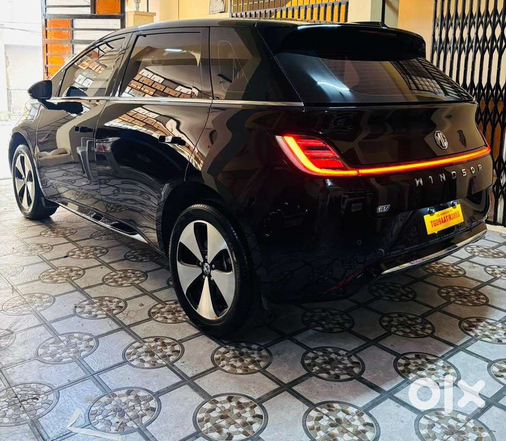 Mg Windsor Ev 2025 Electric 11000 Km Driven
