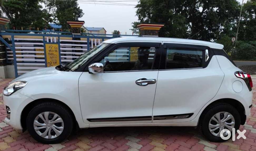 Maruti Suzuki Swift Vxi + Manual, 2022, Petrol