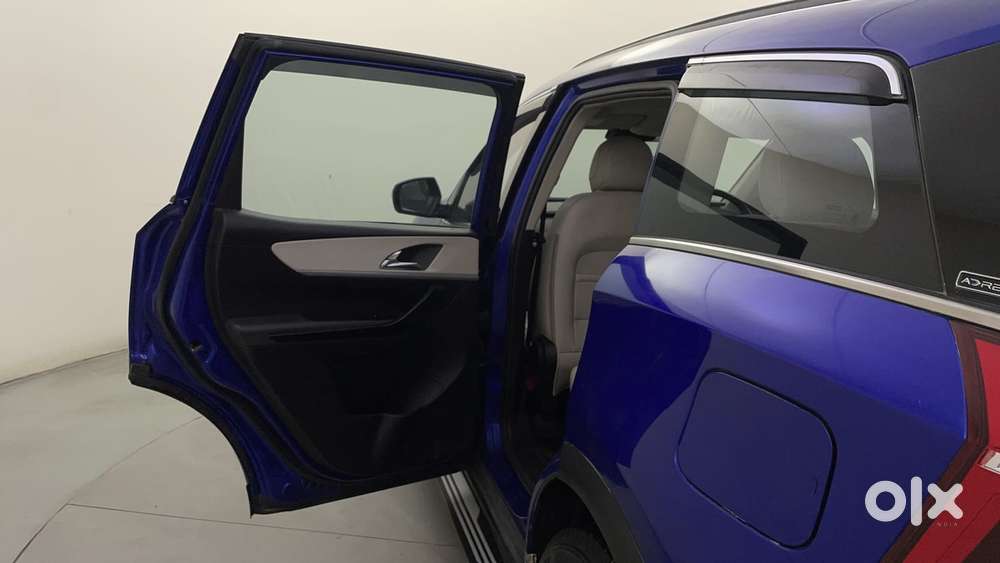 Mahindra Xuv700 2.0 Ax 7 Petrol At Luxury Pack Str, 2022, Petrol