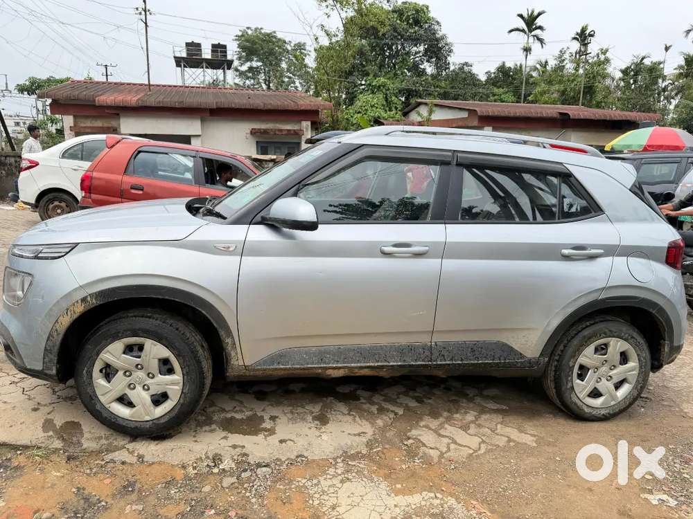 Hyundai Venue 2022 Petrol 74000 Km Driven