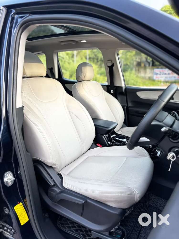 Mahindra Xuv700 2.0 Ax 5 Petrol At Str, 2023, Petrol