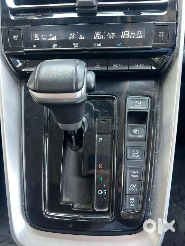 Toyota Innova Hycross 2023 Petrol 96000 Km Driven
