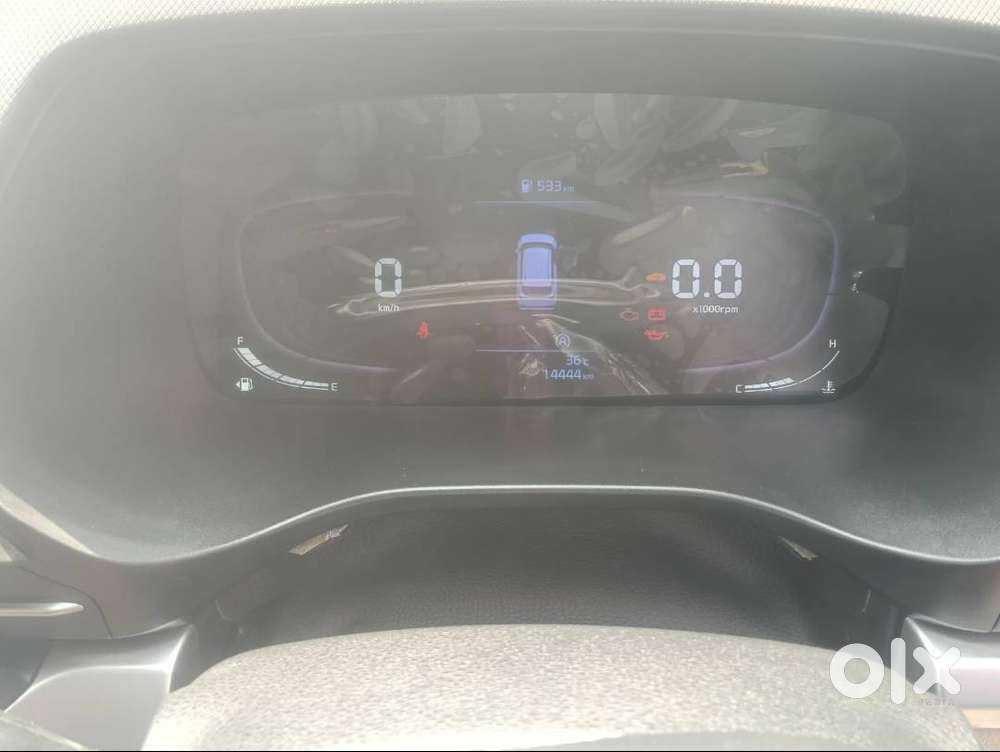 Kia Carens (2023) G 1.5 6mt Prestige...only 14000km Run