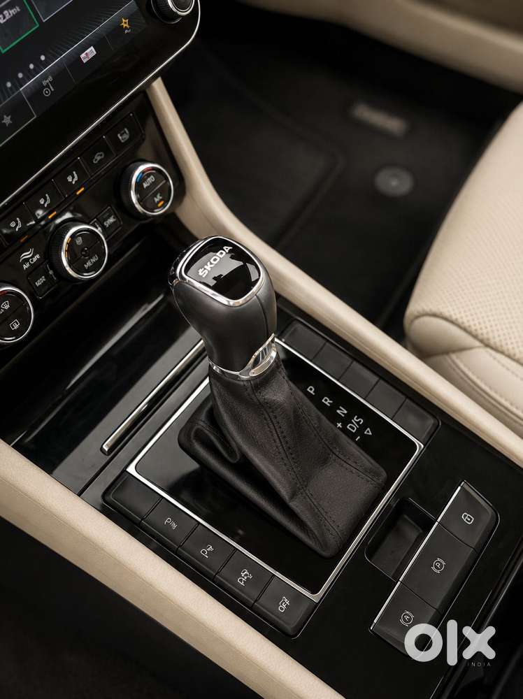 Skoda Superb 2.0 Tsi At L&k, 2022, Petrol