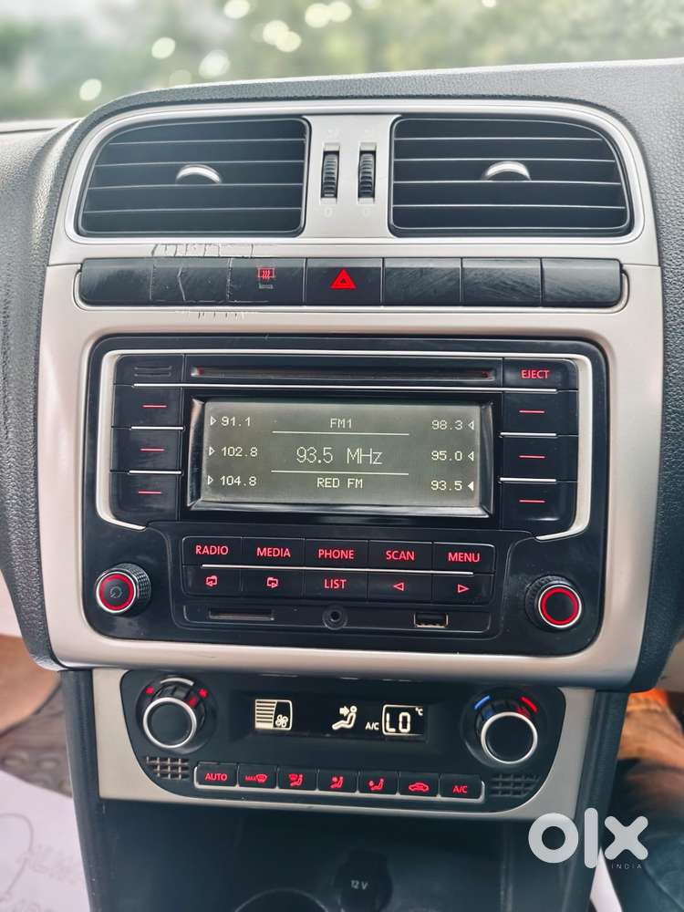 Volkswagen Polo Petrol Highline 1.6l, 2015, Diesel