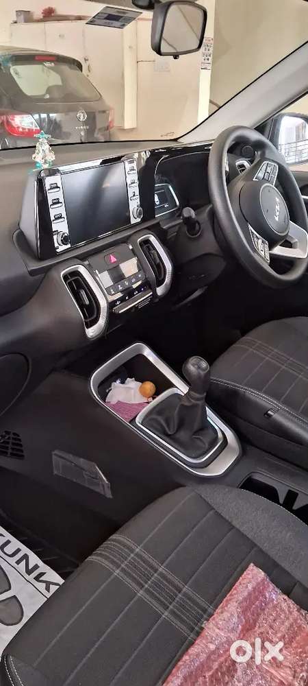 Kia Sonet 2024 Petrol 8500 Km Driven