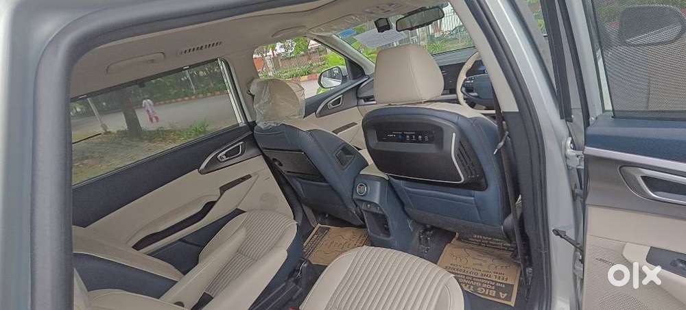 Kia Carens Clavis, 2025, Petrol