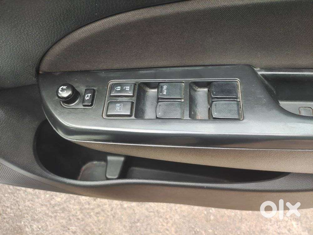 Maruti Suzuki Swift Vxi + Manual, 2015, Petrol