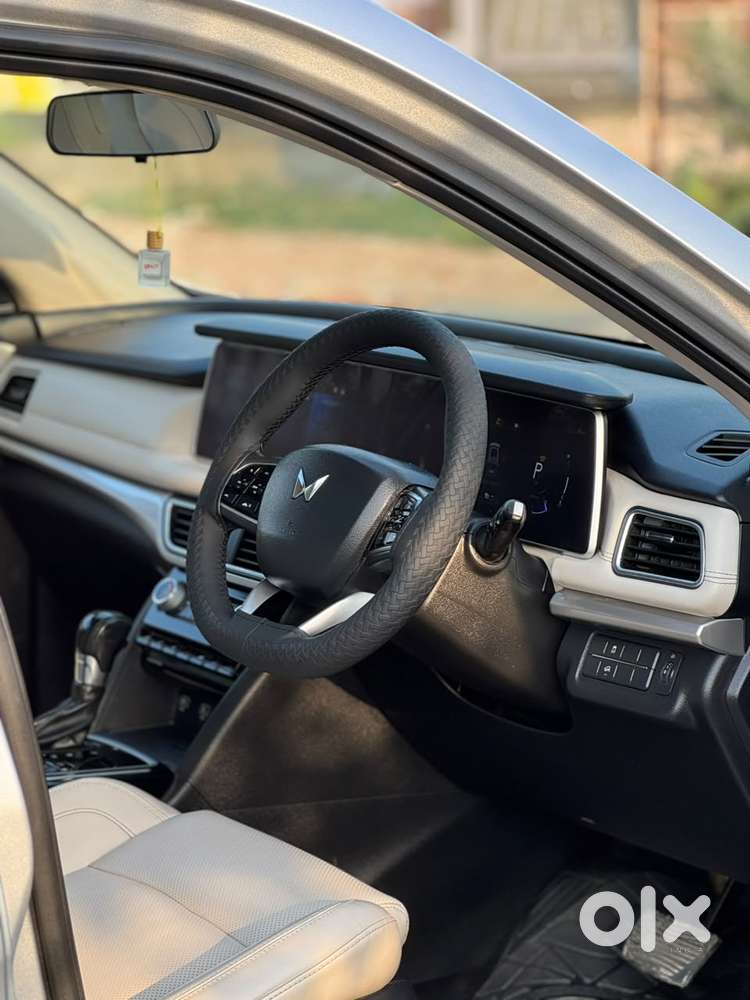 Mahindra Xuv700 Ax7l 6 Str At, 2022, Diesel