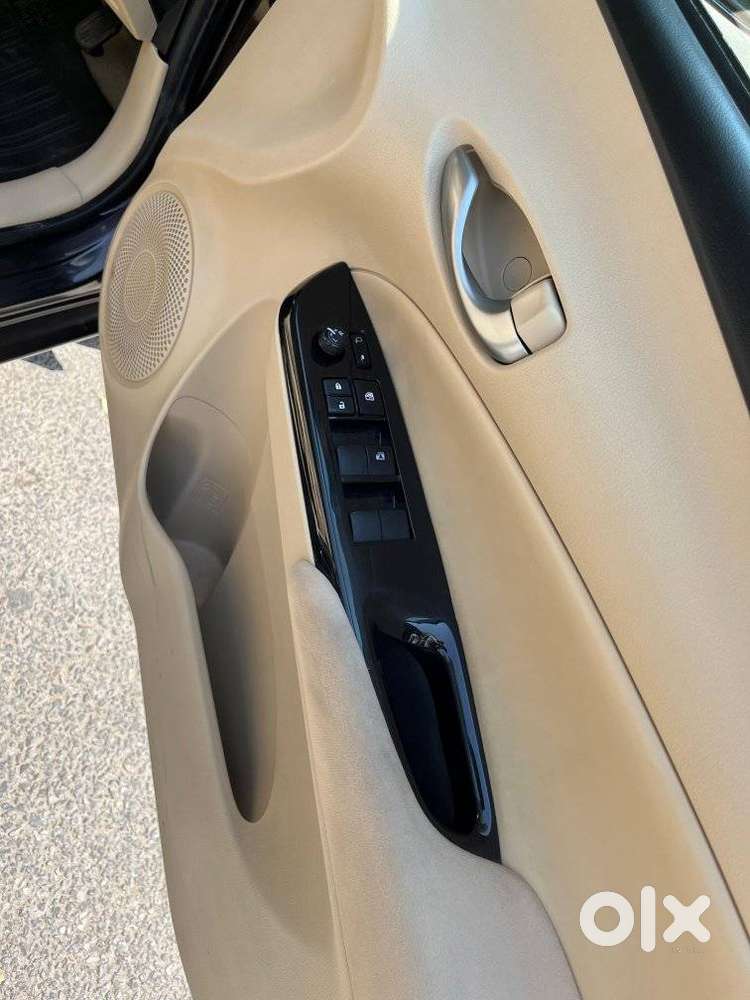 Toyota Yaris V Cvt, 2019, Petrol