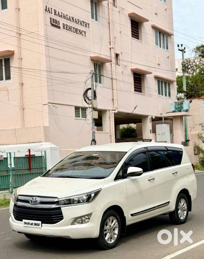 Toyota Innova Crysta 2.4 V, 2017
