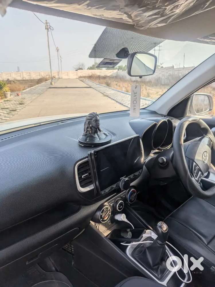 Brand New Venue Top Condition Petrol Variant