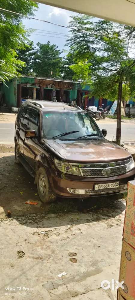 Tata Safari Storme 2015