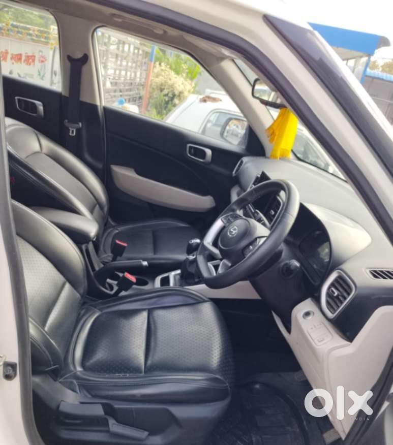 Hyundai Venue Sx Mt, 2023, Petrol