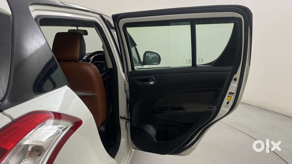 Maruti Suzuki Swift Vxi Optional, 2016, Petrol