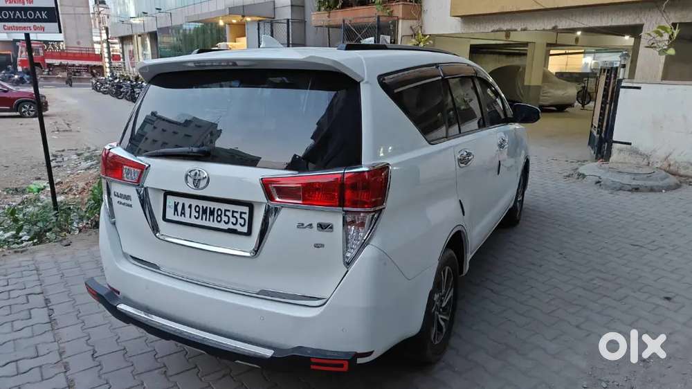 2022 Innova Crysta V Well Maintained Driven Only 91000kms