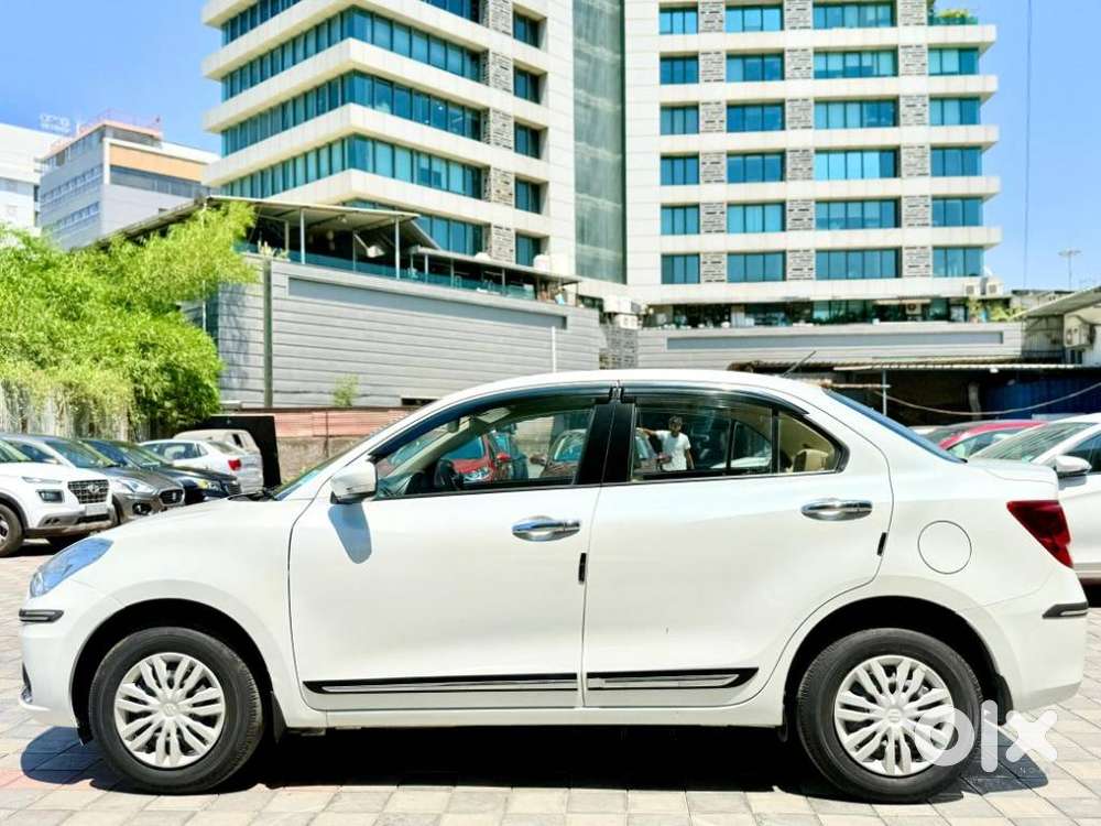 Maruti Suzuki Dzire 1.2 Vxi Amt, 2022, Petrol
