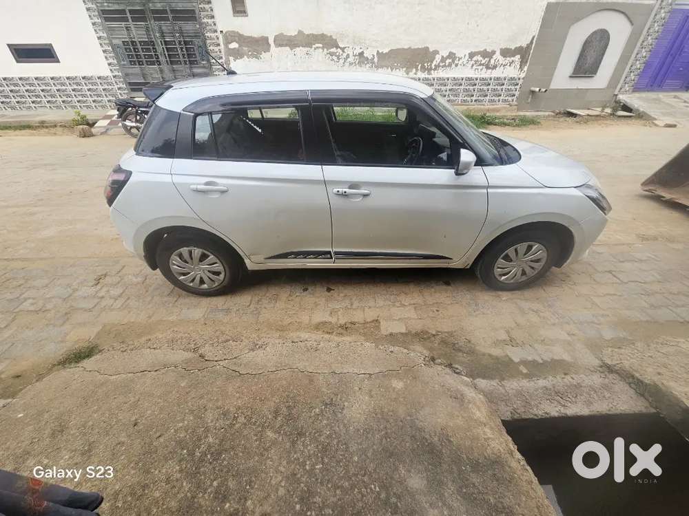 Maruti Suzuki Swift Vxi  Optional 2024