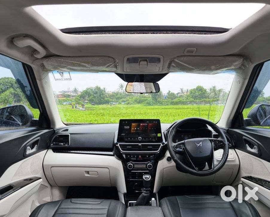 Mahindra Xuv 3xo Ax5 Pm Mt, 2024, Petrol