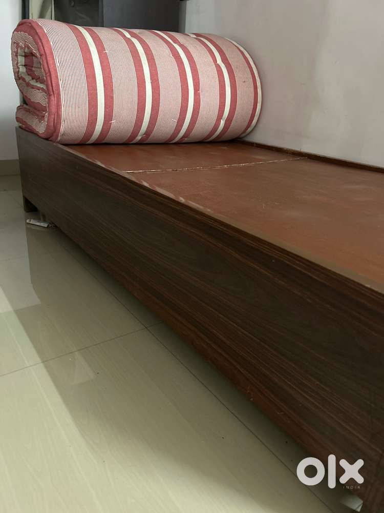 Single wooden bed