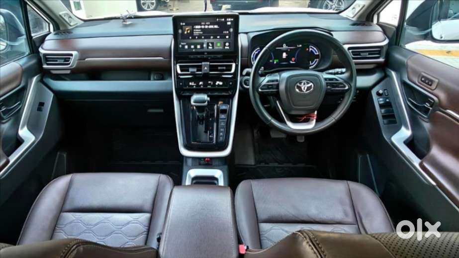 Toyota Innova Hycross 2.0 Zx (o) Hybrid 7 Str, 2024, Petrol