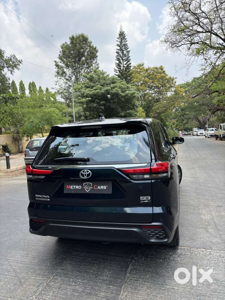 Toyota Innova Hycross 2.0 Zx (o) Hybrid 7 Str, 2025, Petrol