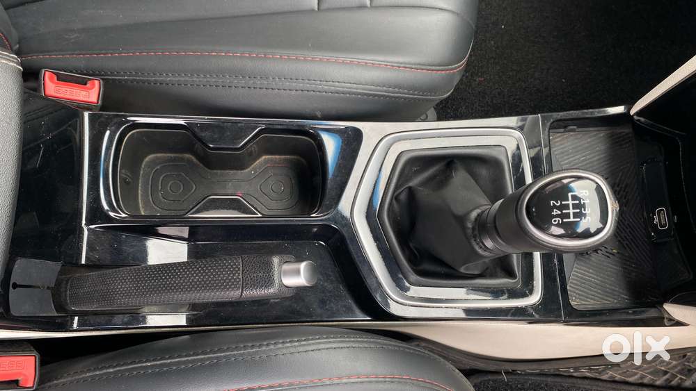 Mahindra Xuv 3xo Ax5 Pm Mt, 2024, Petrol