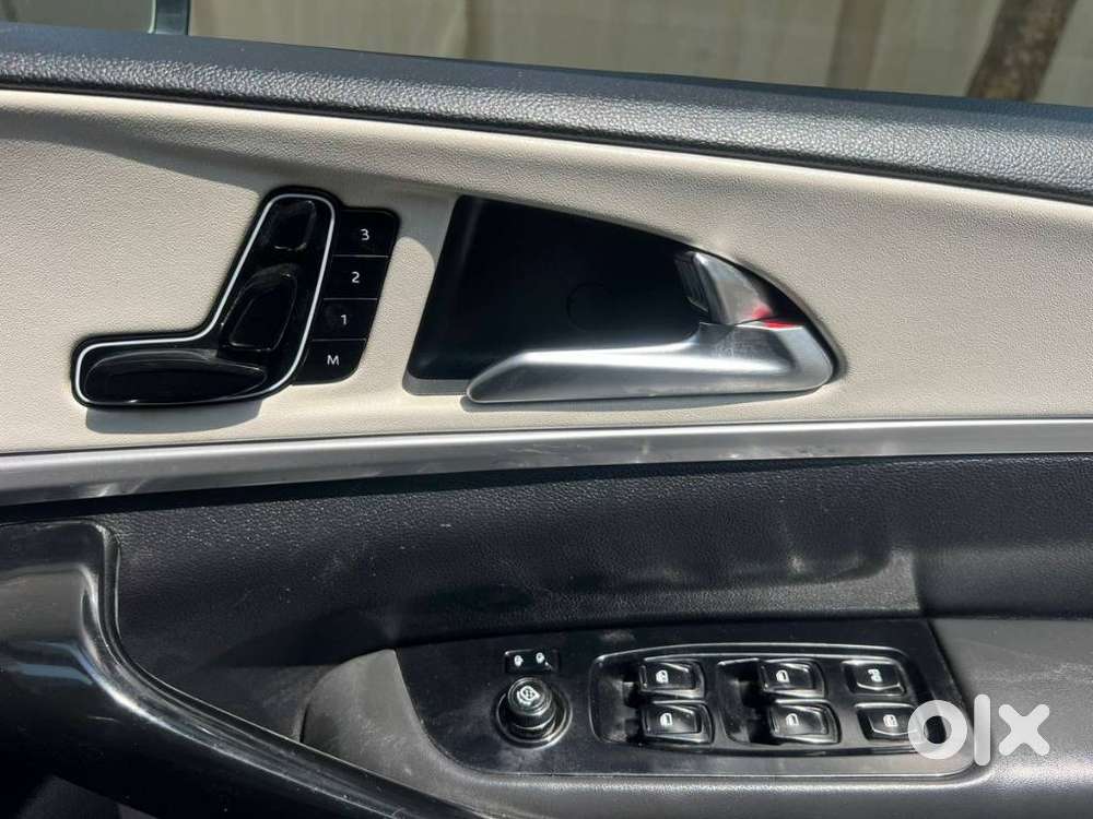 Mahindra Xuv700 Ax7 Luxury Pack Awd, 2022, Diesel
