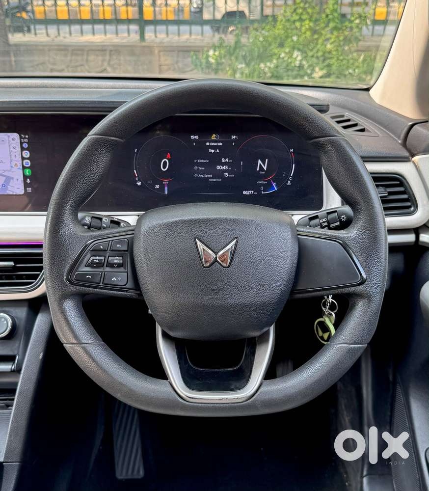 Mahindra Xuv700 Ax 3 Diesel Mt 7 Str (e), 2022, Diesel