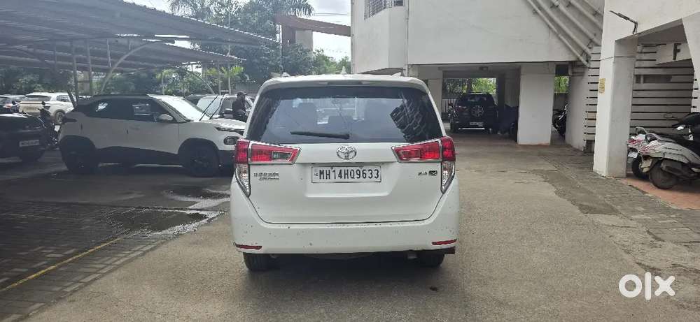 Toyota Innova Crysta 2.4 V