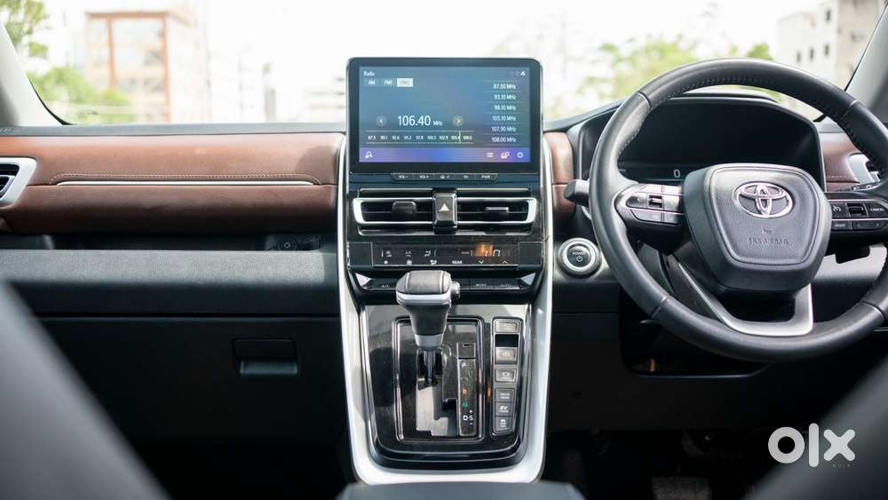 Toyota Innova Hycross 2.0 Vx (o) Hybrid 8 Str, 2024, Petrol