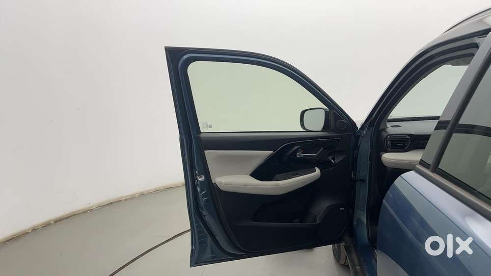 Maruti Suzuki Grand Vitara 1.5 Alpha Smart Hybrid At, 2025, Petrol
