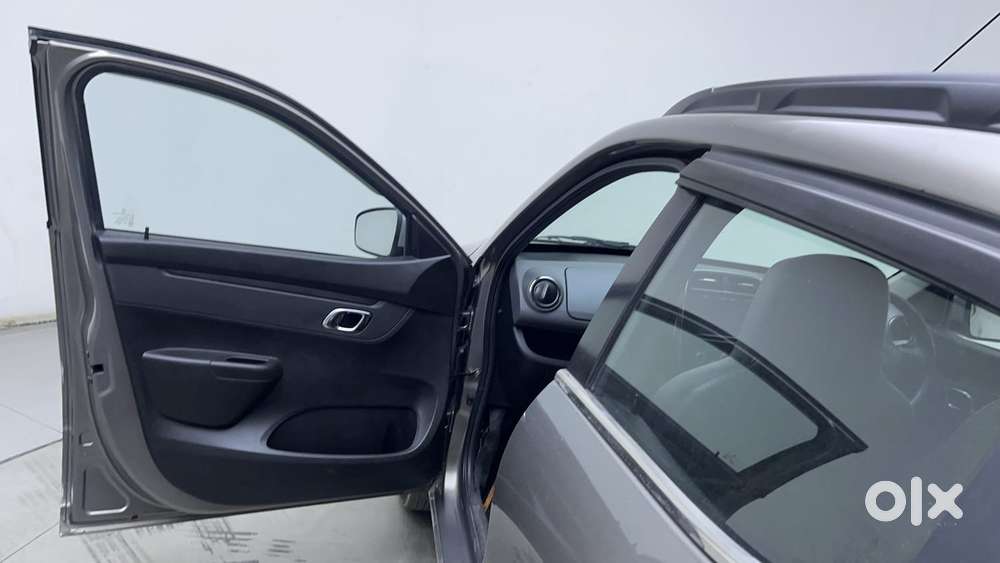 Renault Kwid 2019-ongoing 1.0 Rxt Amt (o), 2018, Petrol