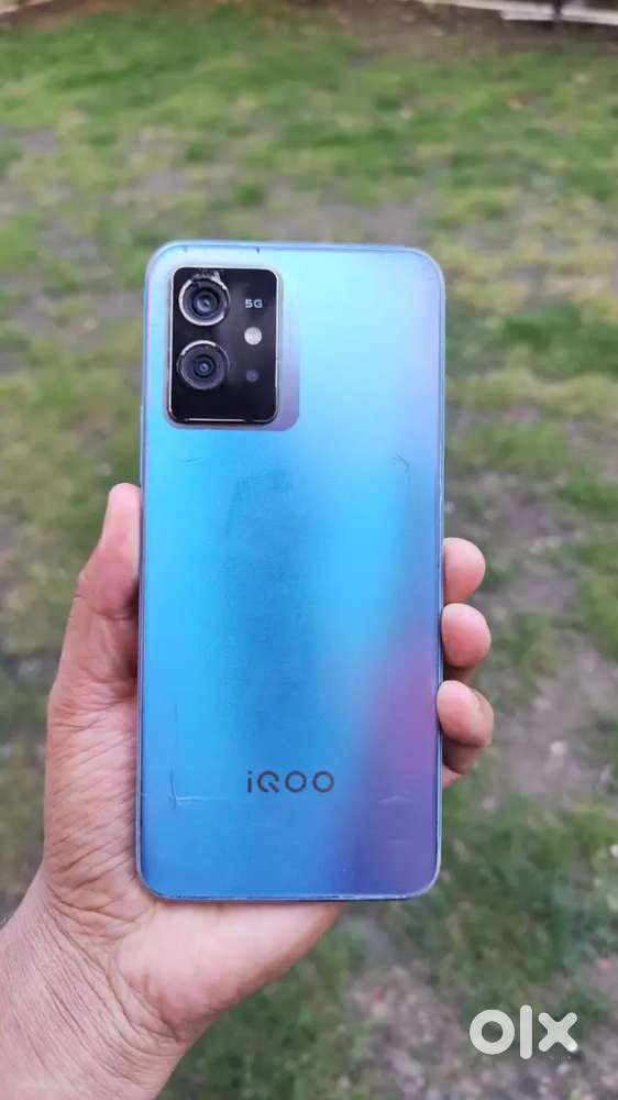 Iqooz6 5g 4gb 128gb front and back camera blur fingerprint not working
