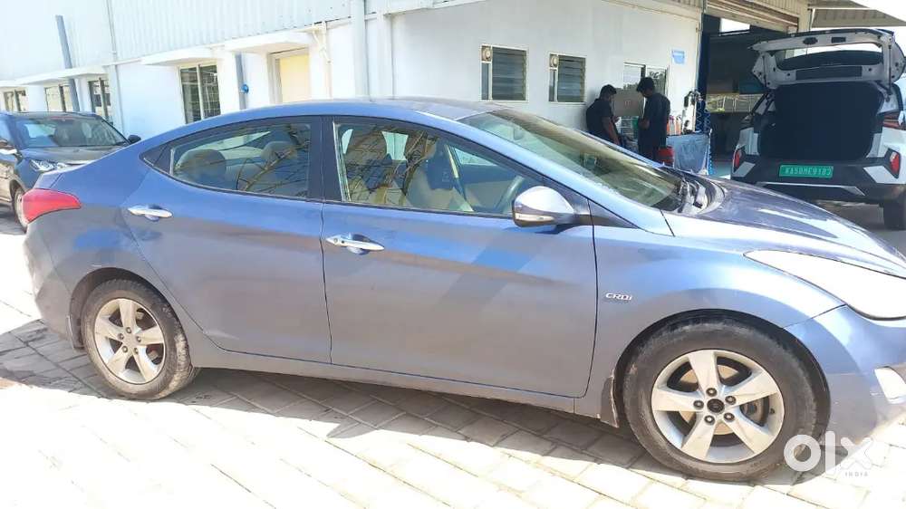 Hyundai New Elantra Mt 2013 Milage 20+