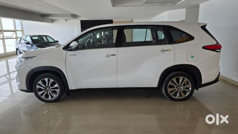 Toyota Innova Hycross 2.0 Zx (o) Hybrid 7 Str, 2023, Petrol