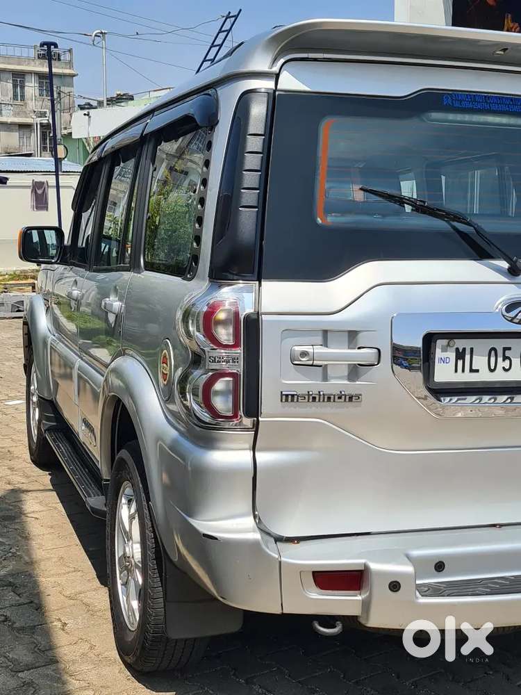 S10 Captain Seat, No Accident No Repaint, Recentlyservicedat Mahindra.